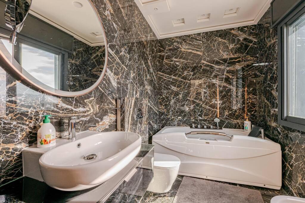 Appartement Royale Duplexe Pleine Centre Tanger Extérieur photo